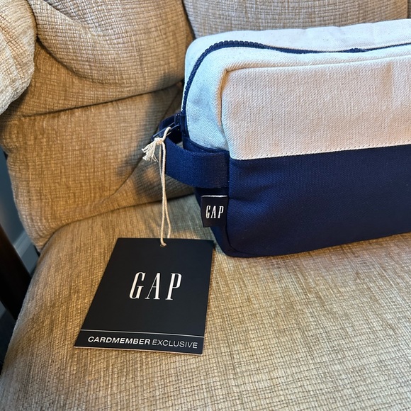Gap Canvas Mini Zipper Bag - Picture 3 of 8